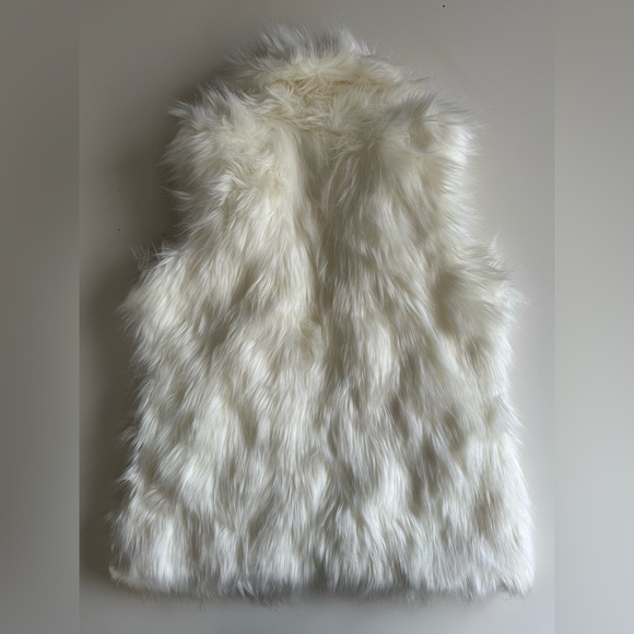 Adrienne Landau Ivory Faux Fur Sleeveless Vest size. Size M - Picture 6 of 7